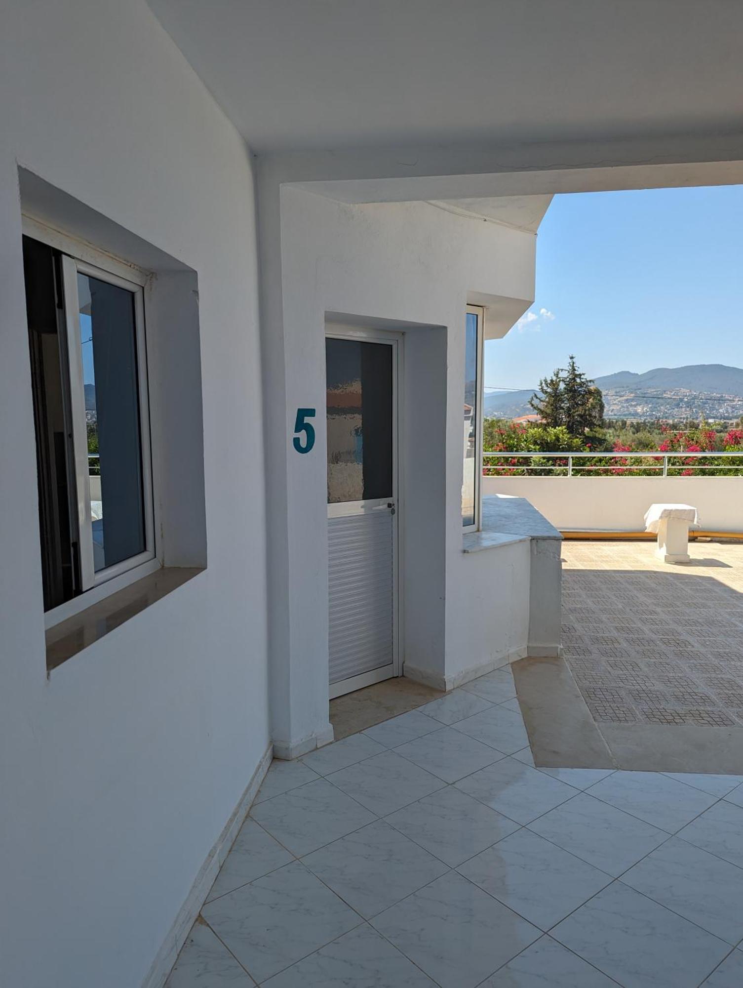 Nn Residence Табарка Екстериор снимка